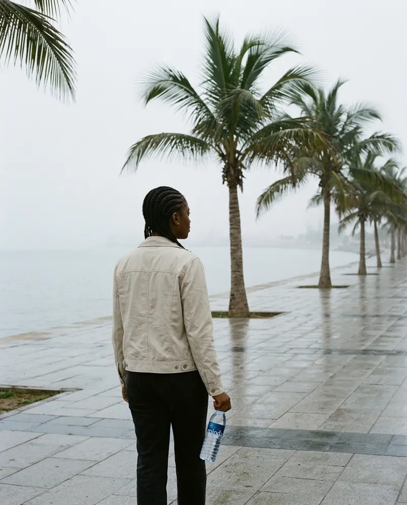 Passeio na Ilha de Luanda num dia de cacimbo, com Água Minda na mão